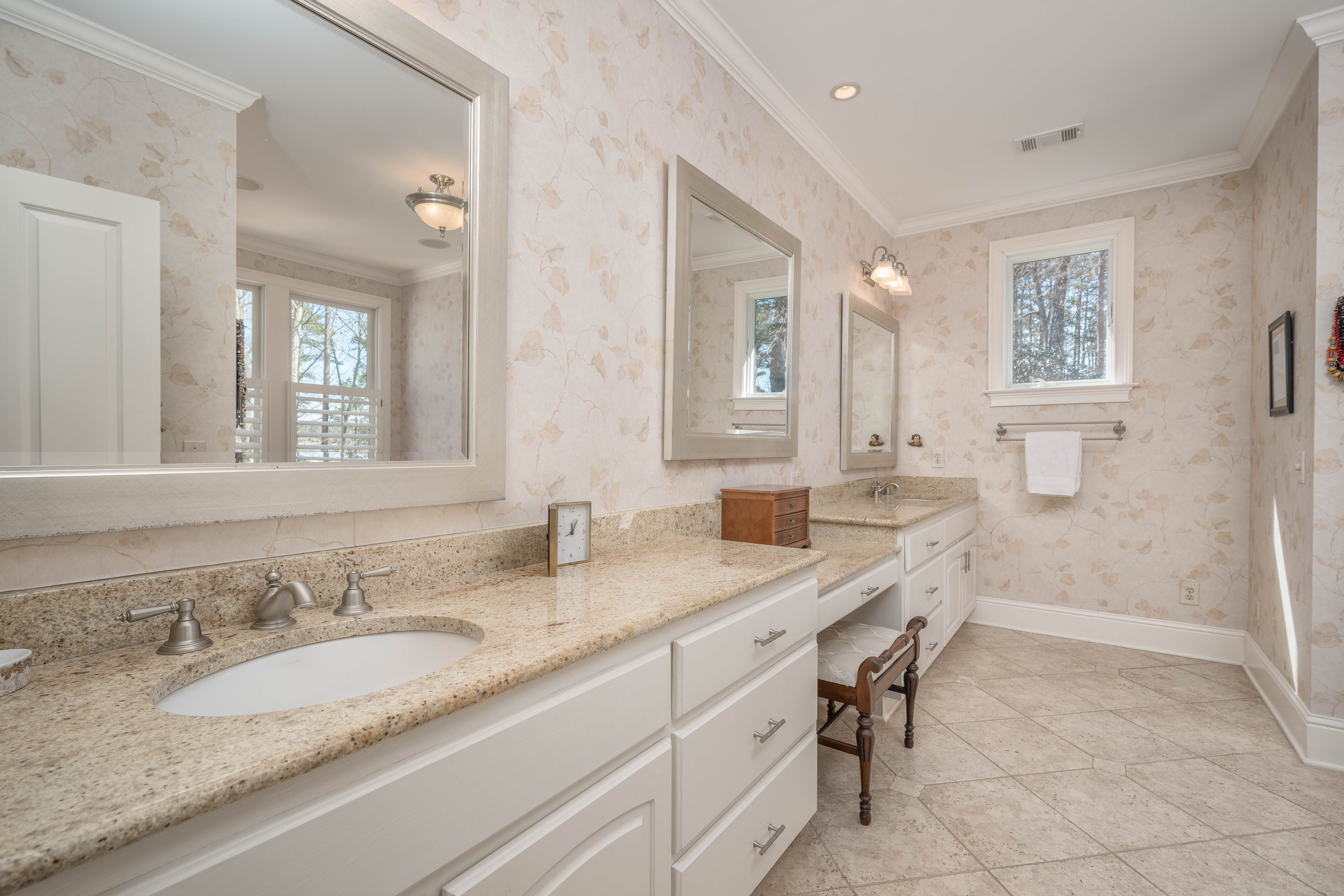 1041 Ruth's Way image 37